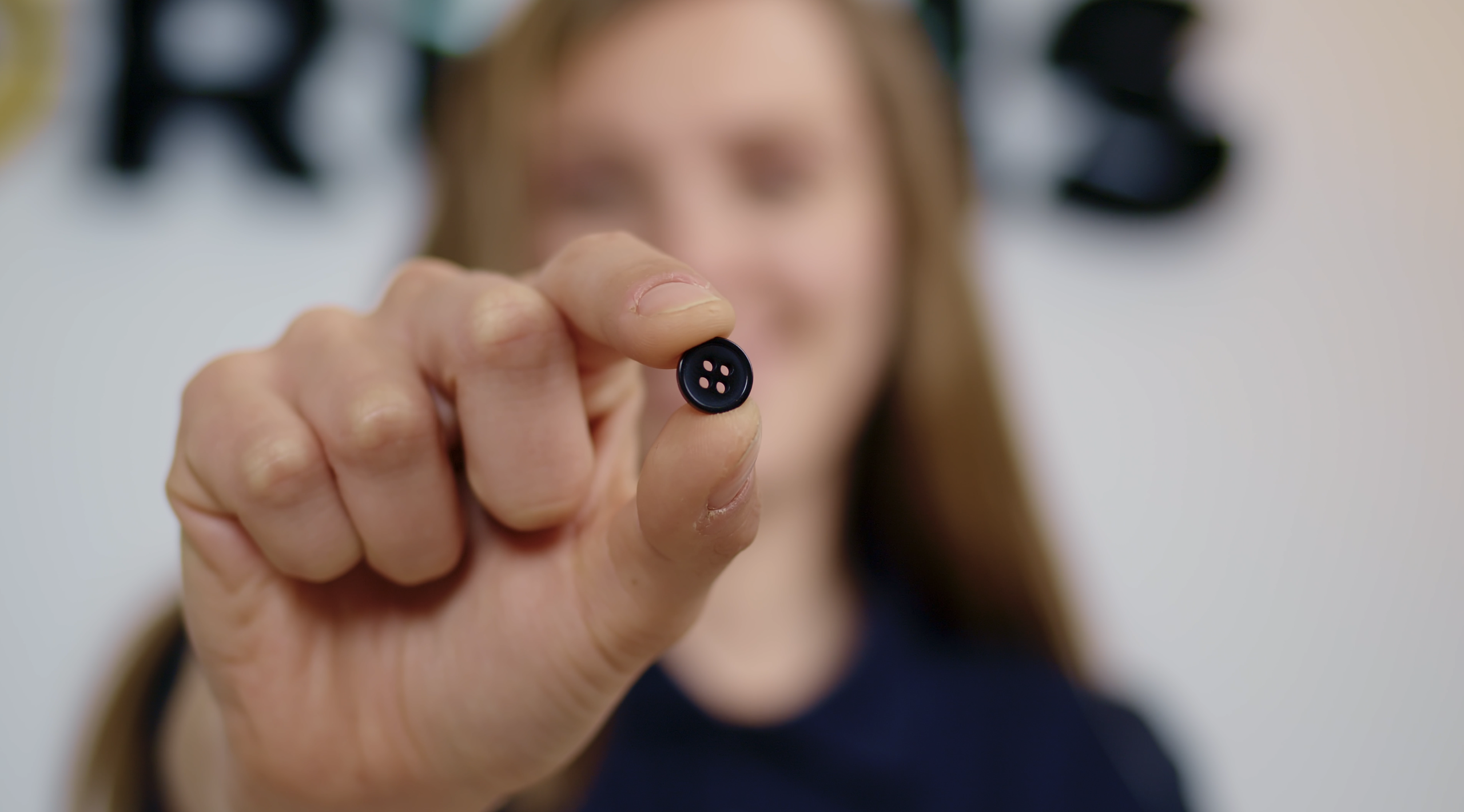 CÁMARAS DE BOTÓN PARA EXÁMENES: EL SECRETO DE LA LENTE DE 1 MM